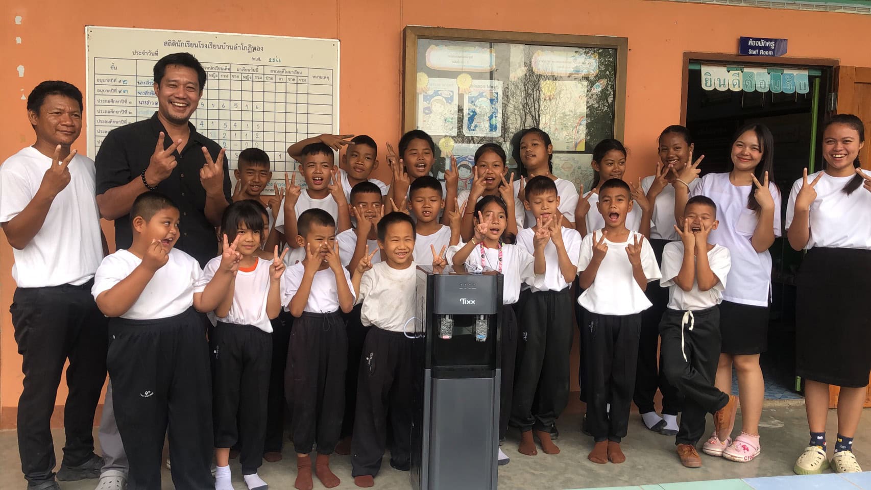 viva-CSR-บริจาคตู้น้ำเย็นให้โรงเรียนลำโกฏิทอง-2